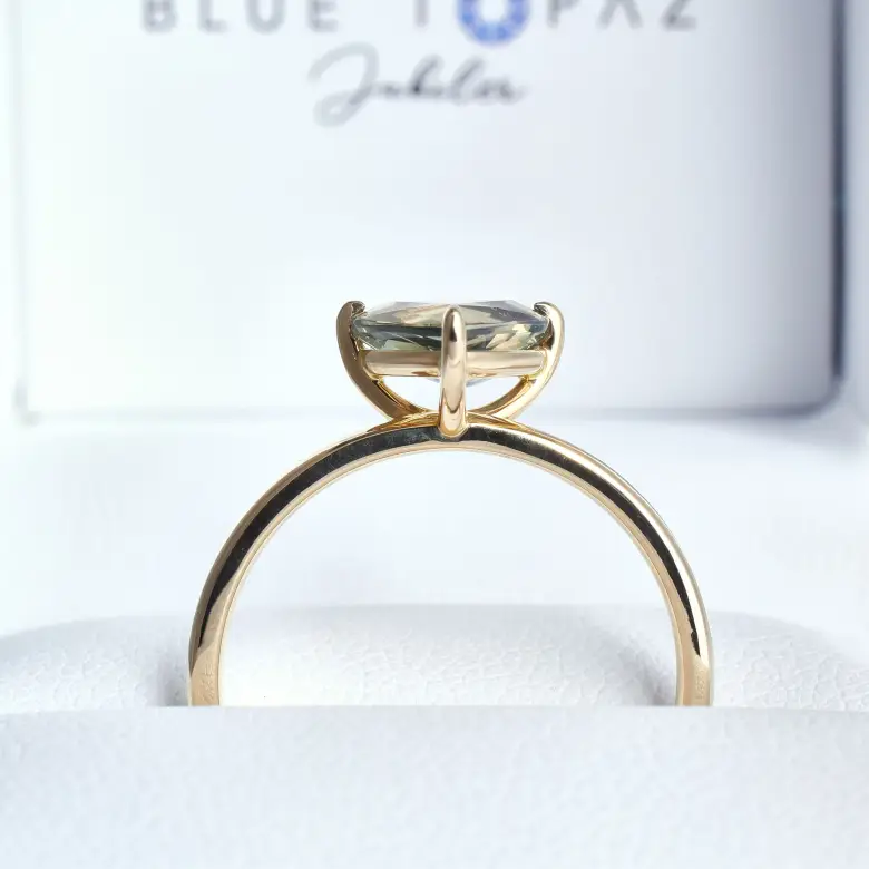 Pierścionek z aleksandrytem szlif trillion